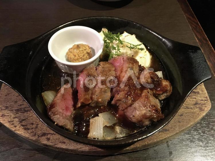 牛のステーキ ステーキ,牛肉,赤身の写真素材