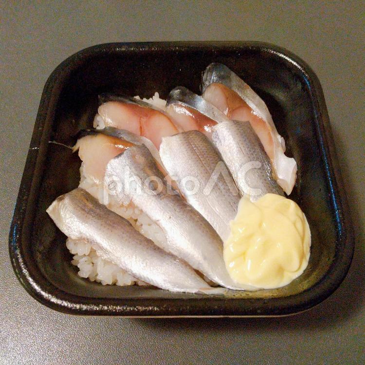 ヒカリ二色丼(こはだ・サバ)　 弁当,海鮮丼,美味しいの写真素材