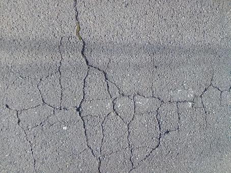 アスファルトの亀裂 アスファルト,亀裂,劣化の写真素材