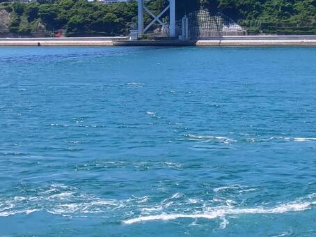 晴天下の海と橋の美しい風景 海,水,青の写真素材