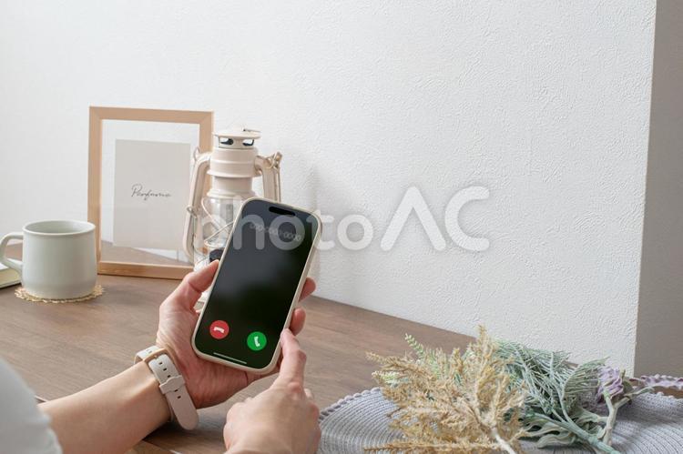 スマホ（着信画面） 着信画面,電話,通話の写真素材