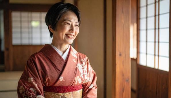 着物 和服 女性 旅館 大女将 落ち着きの写真