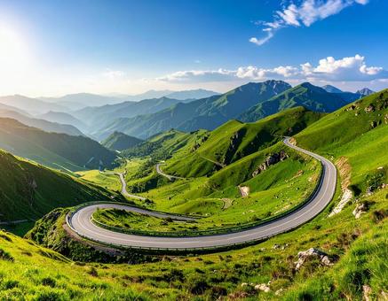 緑の山々を走る絶景道路 緑の山々を走る絶景道路の写真