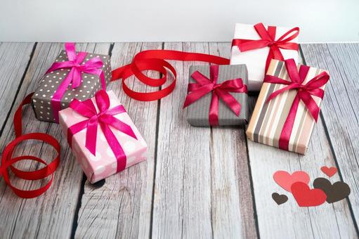 バレンタインデザイン　箱・ハート・リボン バレンタイン,2月14日,プレゼントの写真素材