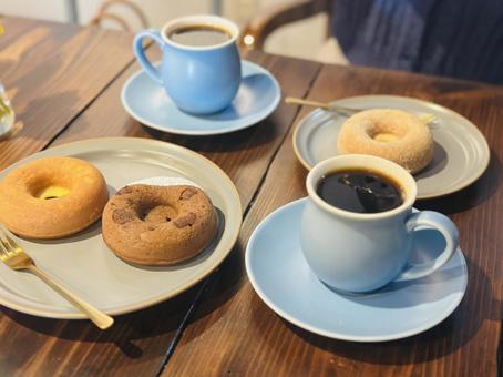 コーヒーとドーナツ コーヒーとドーナツ コーヒー,珈琲,コーヒー豆の写真素材