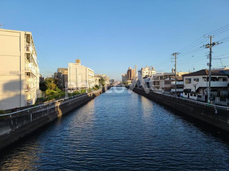川と川沿いの街並み 川,街並み,川沿いの写真素材