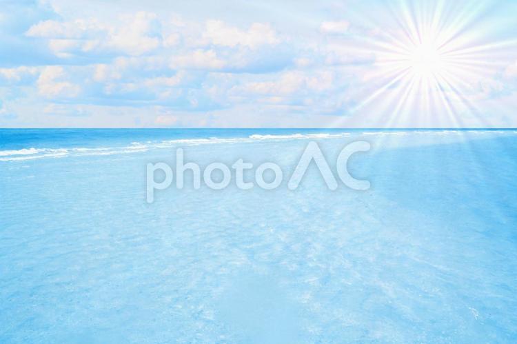 UVカット紫外線海と太陽の夏イメージ無料 水平線,太陽,紫外線の写真素材