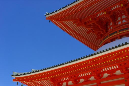 高野山 根本大塔 世界遺産 朱塗り 青空 高野山 根本大塔 世界遺産 朱塗り 青空の写真