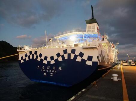 さるびあ丸　伊豆大島岡田港 さるびあ丸,伊豆大島,岡田港の写真素材