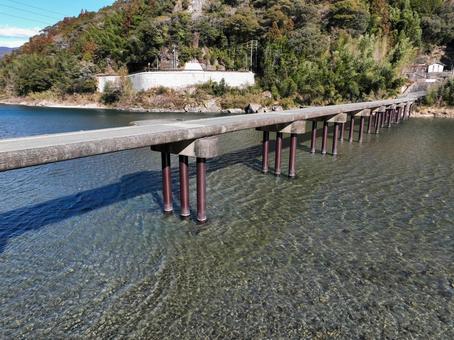 高知県いの町 上空から見た名越屋沈下橋 高知県いの町 上空から見た名越屋沈下橋 名越屋沈下橋,沈下橋,橋の写真素材