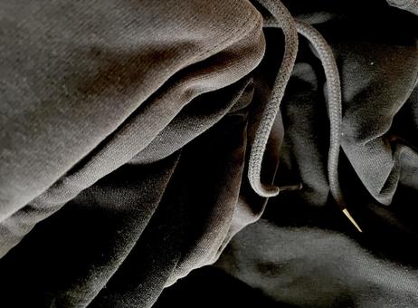 黒い布地と紐の背景素材の写真