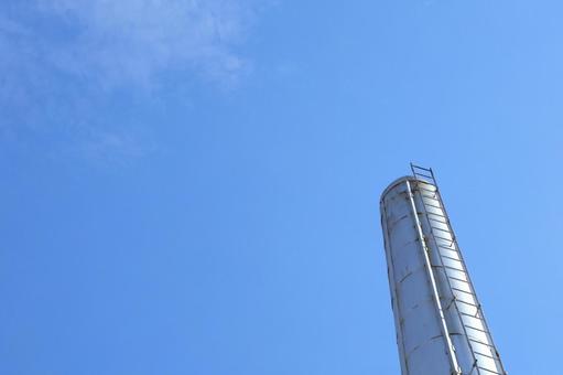 煙突と空　銭湯スーパー銭湯温泉イメージ 煙突,青空,銭湯の写真素材