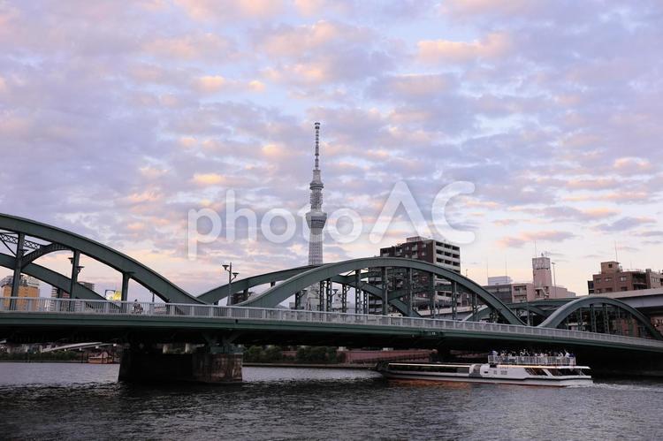夕暮れの隅田川 スカイツリー,隅田川,東京の写真素材