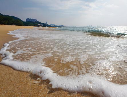 波打ち際の白い波 海,砂浜,波打ち際の写真素材