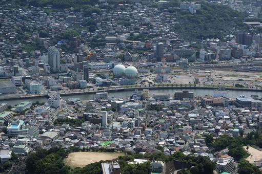 山と川が織りなす都市風景 都市,街並み,建物の写真素材
