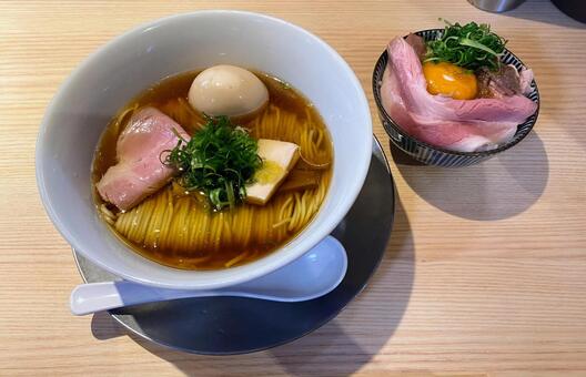 中華そばとチャーシュー丼 中華そば,ラーメン,チャーシュー丼の写真素材