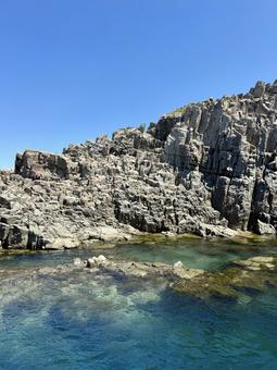 遊覧船から見た東尋坊の景色 雄島の岸壁 遊覧船から見た東尋坊の景色 雄島の岸壁 岸壁,石段,波打ち際の写真素材