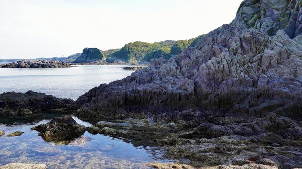 長崎県壱岐市の柱状節理の岩が見える海岸 長崎県壱岐市の柱状節理の岩が見える海岸 柱状節理,海,空の写真素材