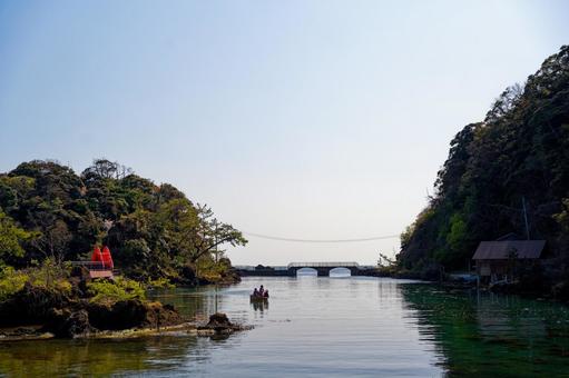 たらい舟 たらい舟,海,佐渡島の写真素材