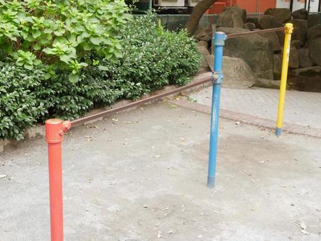 鉄棒、公園 鉄棒、公園の写真