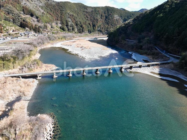 高知県越知町　上空から見た片岡沈下橋 片岡沈下橋,沈下橋,橋の写真素材