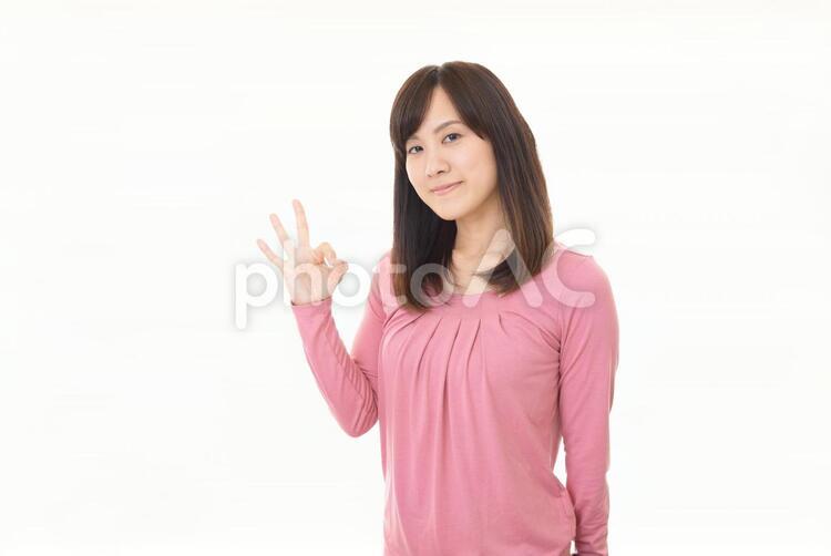 OKサインを出す笑顔の女性 女性,笑顔,女の写真素材