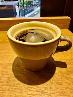 ブラックコーヒーとマグカップ ブラックコーヒーとマグカップの写真