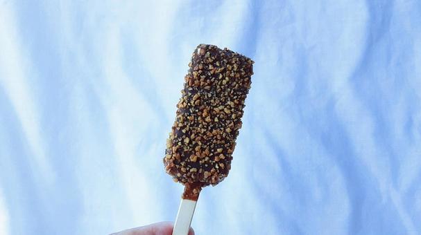 チョコクランチアイス・1 チョコクランチアイス・1 アイス,氷菓,スイーツの写真素材