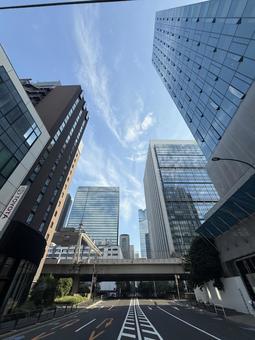 ビルの谷間 ビルの谷間 ビル,街,道の写真素材