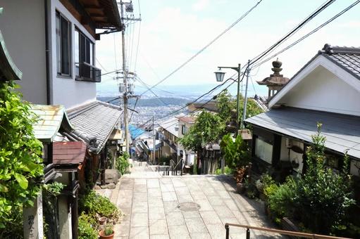 宝山寺(寶山寺・生駒聖天)参道の街並み 宝山寺(寶山寺・生駒聖天)参道の街並みの写真