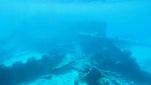 沈没船 沈没船 小笠原,父島,沈船の写真素材