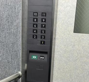 建物のエレベーター設備 建物のエレベーター設備 エレベーター,操作パネル,階数ボタンの写真素材