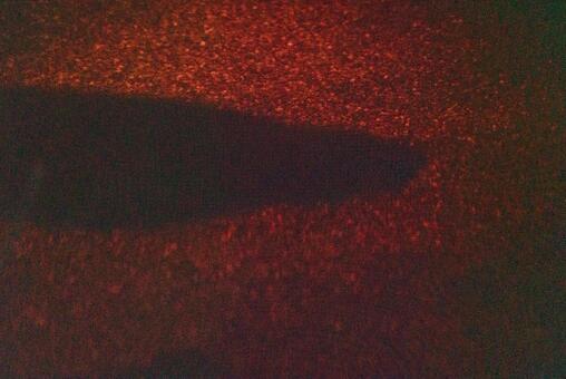 深紅の粒子と影の抽象的背景 テクスチャ,背景,赤の写真素材