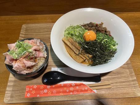 まぜそば まぜそば まぜそば,肉,丼の写真素材