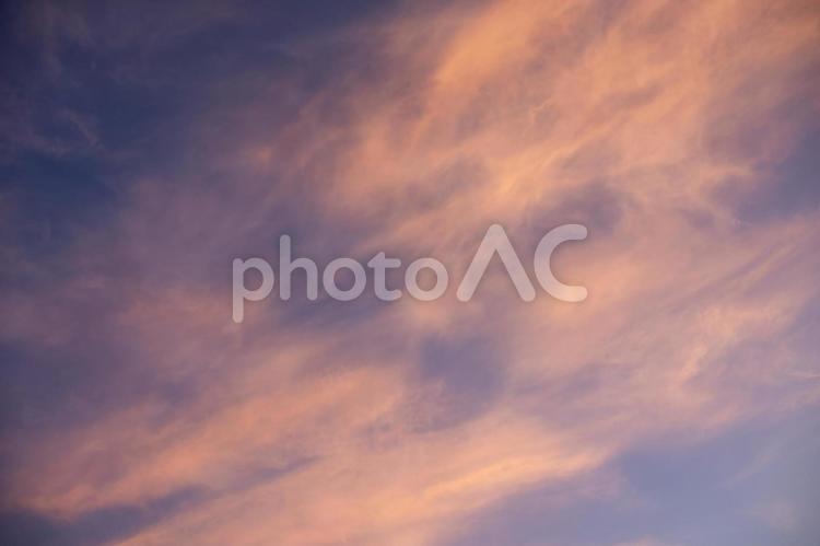 夏の夕暮れ空 夕暮れ空,夕焼け,夕景の写真素材