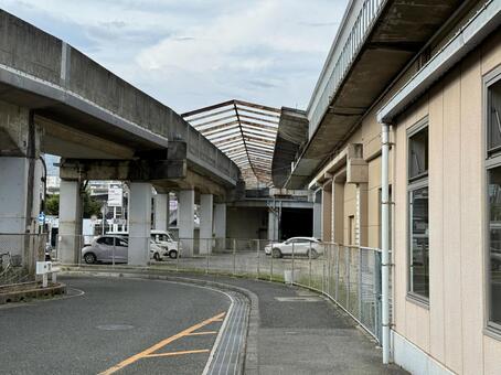 新下関駅の外　裏側 地下道,ロータリー,タクシー乗り場の写真素材