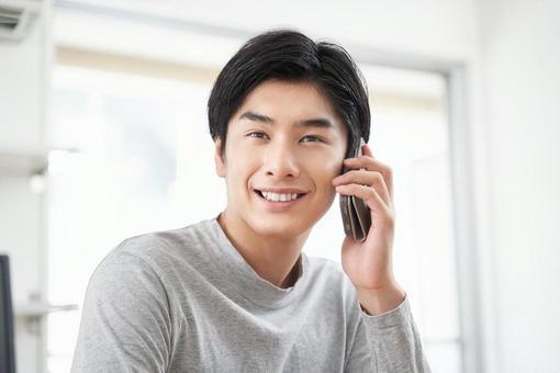 Japanese man making a call on a smartphone, un uomo, chiamata, telefono, JPG