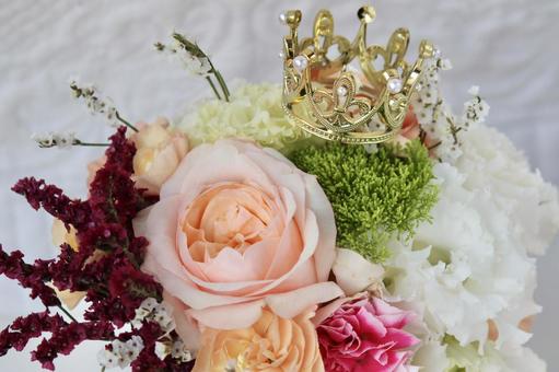 パステル調の花のブーケとキラキラ王冠 パステル調の花のブーケとキラキラ王冠 花束,花,ブーケの写真素材