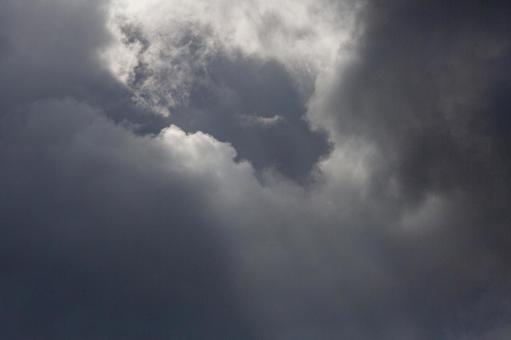 黒雲 黒雲 雲,曇り,曇り空の写真素材