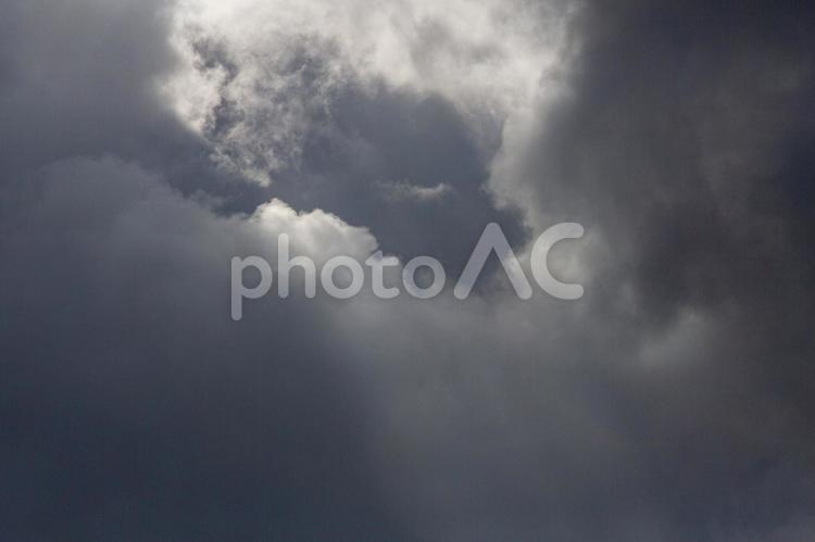 黒雲 雲,曇り,曇り空の写真素材