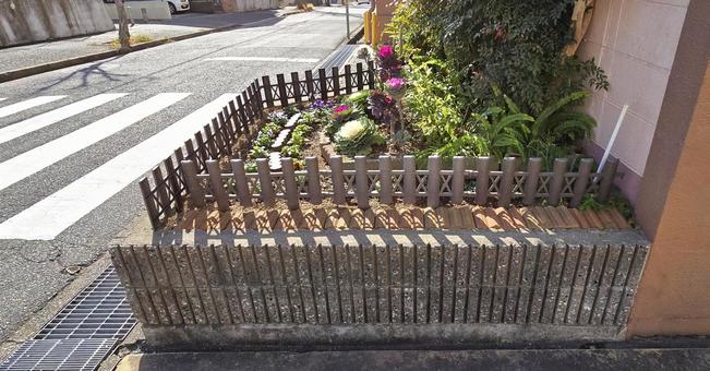 ベンチ付き花壇(ユニバーサルデザイン) ベンチ付き花壇(ユニバーサルデザイン)の写真
