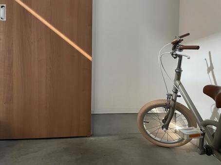 光と影と、自転車と。 光と影と、自転車と。の写真