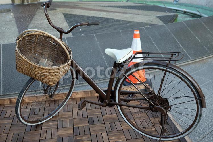 ガーデニングのおしゃれな自転車 ガーデニング,タイル,美しいの写真素材