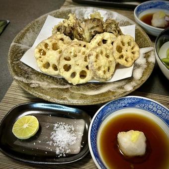 蓮根と舞茸の天ぷら 蓮根と舞茸の天ぷらの写真