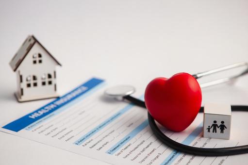 保険モチーフ　家、カルテ 契約,申請,医療保険の写真素材