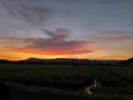 赤い夕陽 赤い夕陽 夕陽,黄昏,夕焼けの写真素材