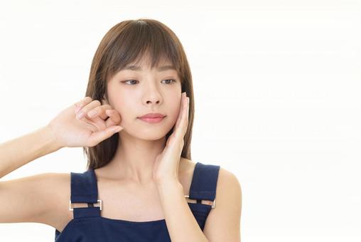 若い女性のスキンケアイメージ 若い女性のスキンケアイメージ 女性,スキンケア,ビューティーの写真素材
