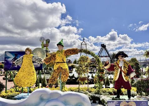 秋の武生中央公園 モニュメント,菊人形,菊祭の写真素材