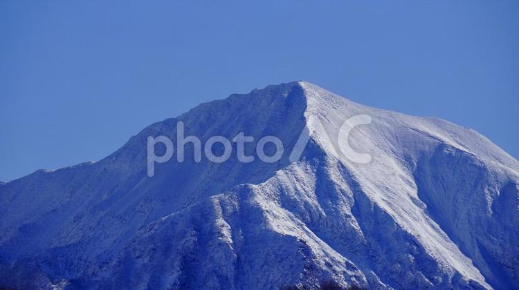 新潟県から見た谷川連峰の全景写真 谷川連峰,谷川岳,山の写真素材