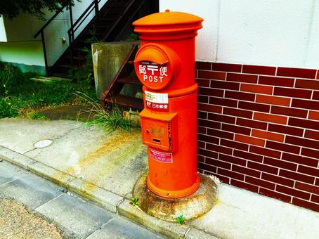 レトロな日本の郵便ポスト レトロな日本の郵便ポストの写真